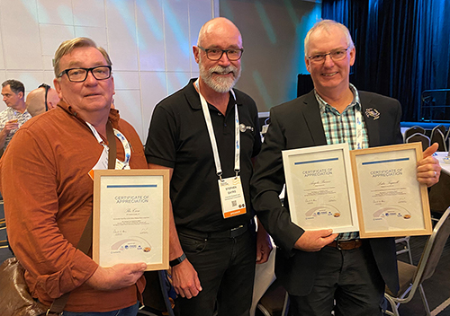 Dr Steve Eayrs of SeSAFE (centre) with Fishers Filming Fishers winners, Michael O’Brien of Australia Bay Seafoods (left), and Dennis Holder of Two Gulfs Crabs. Dennis also represented A & C Barnes Seafoods.