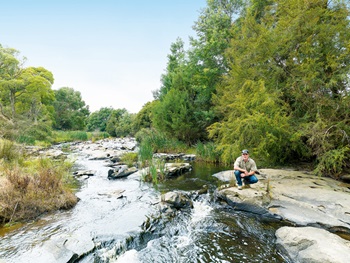 Photo of Dan Knee and his family protecting the Franklin River 