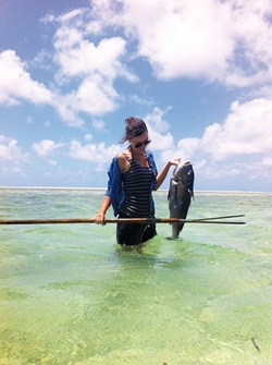 Photo of Leila Alkassab spear fishing